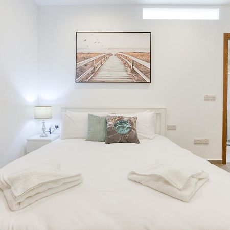 Gzira'S Seashore Stayaway Close To Manuel Island Exterior photo