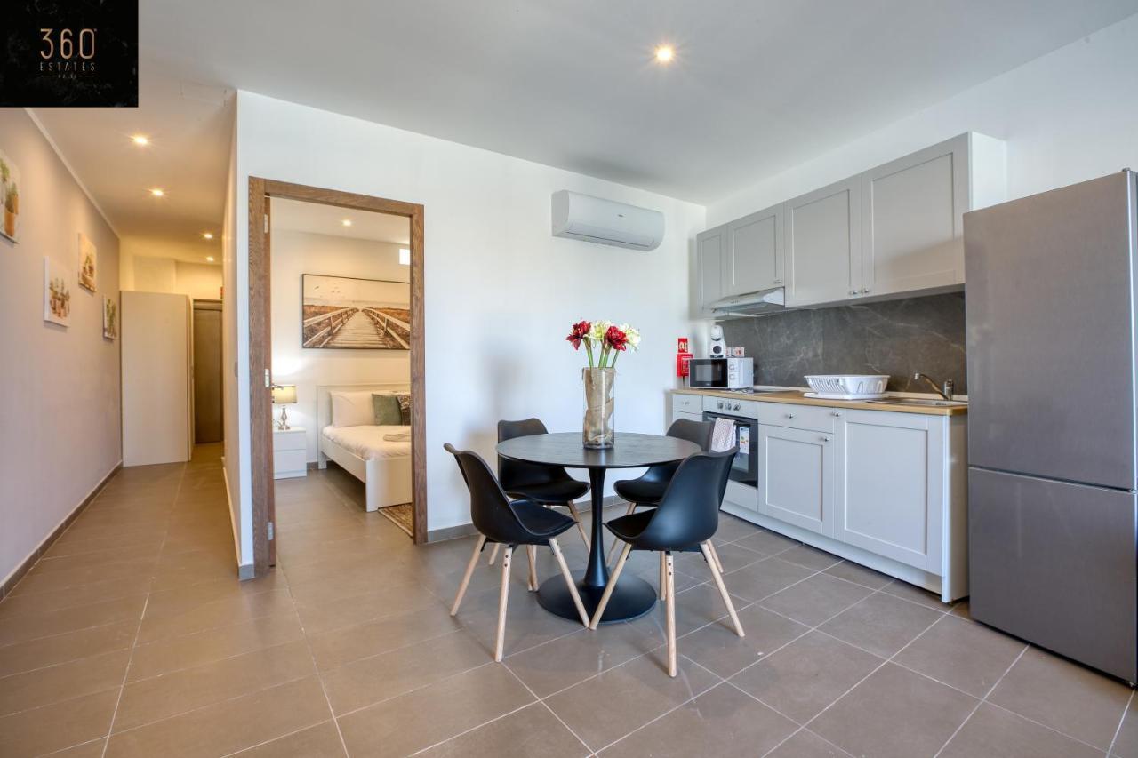 Gzira'S Seashore Stayaway Close To Manuel Island Exterior photo