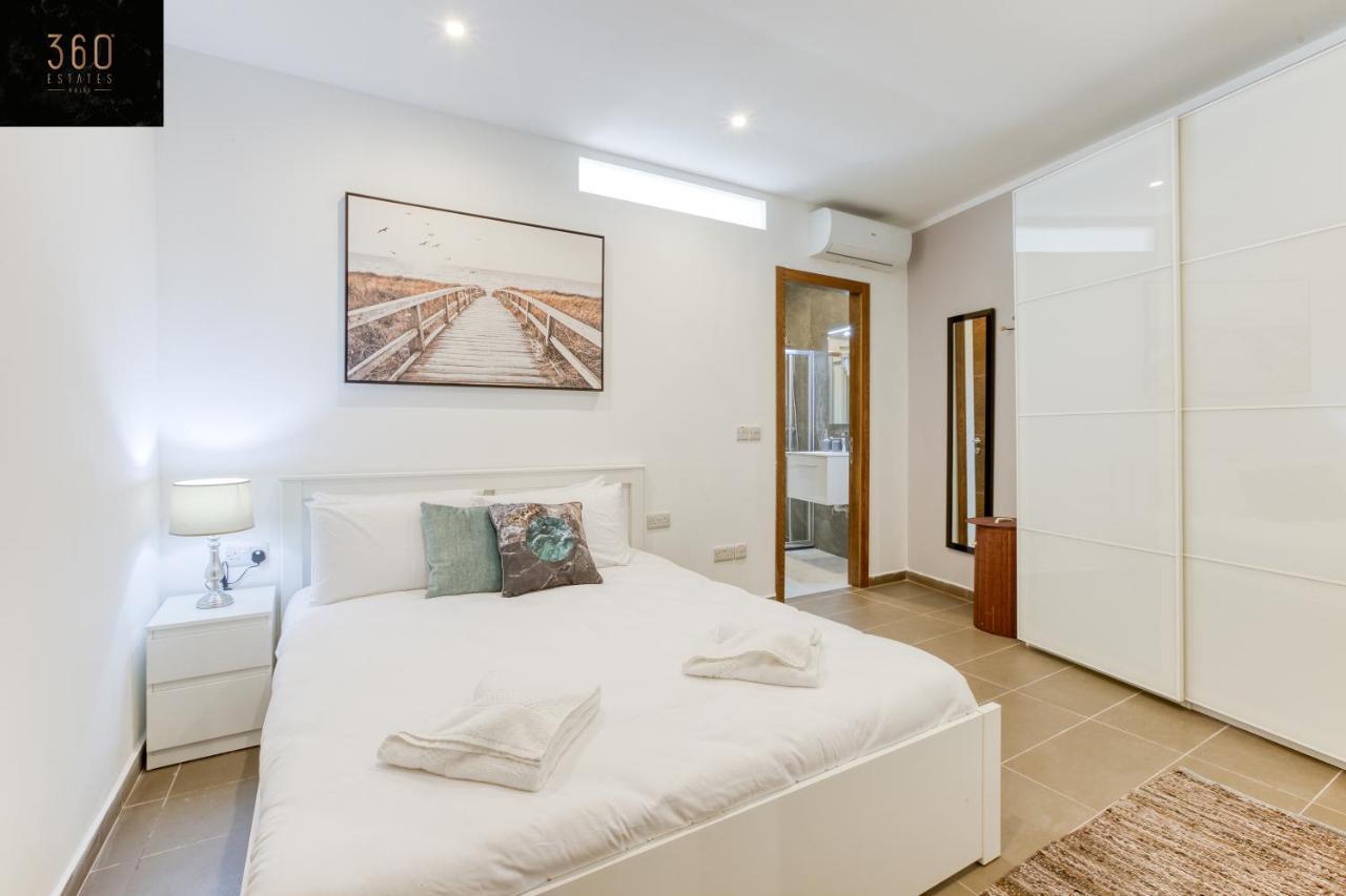 Gzira'S Seashore Stayaway Close To Manuel Island Exterior photo